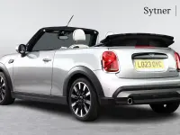 Usado Mini Cooper Exclusive 134 HP (98 kW) 2023 Prateado Citadino