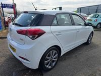 Used Hyundai i20 SE 84 HP (61 kW) 2015 White Hatchback