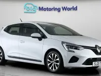 Used Renault Clio Iconic 140 HP (102 kW) 2021 White Hatchback