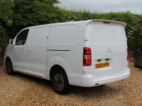 Używany Vauxhall Vivaro 100 KM (73 kW) 2023 Biały Minivan