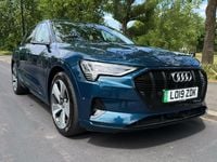 Second-hand Audi e-tron Comfort 300 kW (408 CP) 2019 Albastru SUV