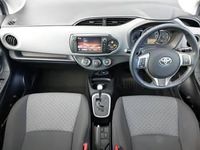 Used Toyota Yaris 99 HP (72 kW) 2015 Blue Hatchback