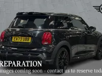 Usado Mini Cooper Hatch 134 CV (98 kW) 2024 Negro Utilitario