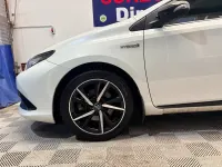 Used Toyota Auris Hybrid 136 HP (100 kW) 2017 White Hatchback