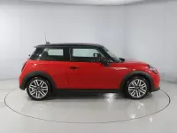 Usado Mini Cooper Hatch 113 kW (154 CV) 2025 Rojo Utilitario