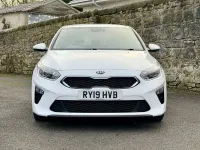 Usado Kia Ceed 114 HP (83 kW) 2019 Branco Citadino