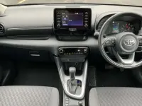 Usado Toyota Yaris Hybrid 116 HP (85 kW) 2023 Branco Citadino