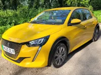 Usado Peugeot e-208 Allure 100 kW (136 CV) 2020 Amarillo Utilitario