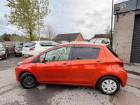Usado Toyota Vitz 2025 Naranja Utilitario