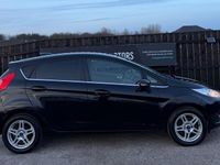 Usado Ford Fiesta Zetec 125 HP (91 kW) 2013 Preto Citadino