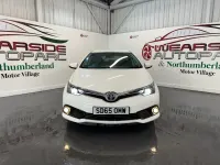 Used Toyota Auris Design 116 HP (85 kW) 2015 White Hatchback