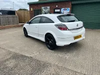 Used Vauxhall Astra SRi 150 HP (110 kW) 2009 White Hatchback