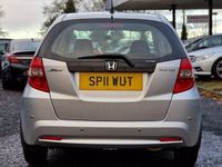 Begagnad Honda Jazz ES 98 HK (72 kW) 2011 Silver Halvkombi