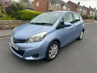 Gebraucht Toyota Yaris 99 PS (72 kW) 2012 Blau Kleinwagen