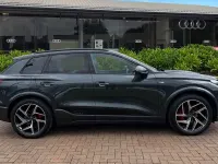 Usado Audi e-tron Performance 225 kW (306 CV) 2025 Gris SUV