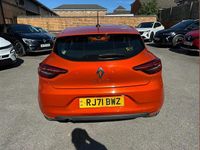 Used Renault Clio V Iconic 90 HP (66 kW) 2021 Valencia orange  Hatchback