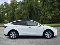 Begagnad Tesla Model Y Long Range AWD 378 kW (514 HK) 2022 Vit SUV