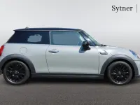 Begagnad Mini Cooper Classic 134 HK (98 kW) 2021 Grå Halvkombi