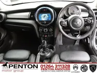 Usado Mini Cooper Exclusive 136 HP (100 kW) 2020 Cinzento Citadino