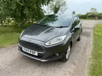 Begagnad Ford Fiesta Zetec 2017 Grå Halvkombi