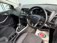 Usado Ford Focus Zetec 120 HP (88 kW) 2015 Prateado Citadino