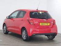 Used Toyota Yaris 99 HP (72 kW) 2016 Red Hatchback