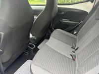 Usado Toyota Aygo x-press 71 HP (52 kW) 2018 Branco Citadino