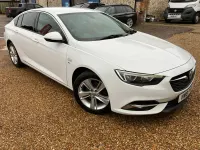Begagnad Vauxhall Insignia Family 2018 Vit Halvkombi