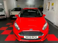 Usado Ford Fiesta Style 82 CV (60 kW) 2013 Rojo Utilitario