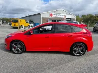 Used Ford Focus ST-Line X 120 HP (88 kW) 2017 Red Hatchback