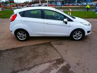 Used Ford Fiesta Zetec 75 HP (55 kW) 2016 White Hatchback