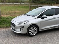 Usado Ford Fiesta Titanium 100 HP (73 kW) 2018 Prateado Citadino