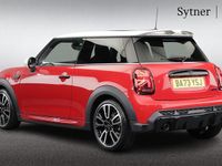 Begagnad Mini Cooper Hatch 134 HK (98 kW) 2023 Röd Halvkombi