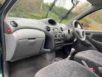Used Toyota Yaris 2002 Green Hatchback