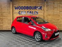 Used Toyota Yaris Hybrid 100 HP (73 kW) 2018 Red Hatchback