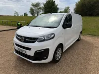 Second-hand Vauxhall Vivaro Sportive 100 CP (73 kW) 2021 Alb Monovolum