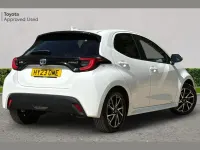 Used Toyota Yaris Design 113 HP (83 kW) 2023 White Hatchback