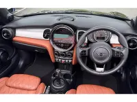 Usado Mini Cooper Cabriolet Exclusive 136 HP (100 kW) 2022 Preto Cabrios
