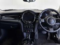Usado Mini Cooper Classic 134 HP (98 kW) 2023 Preto Citadino