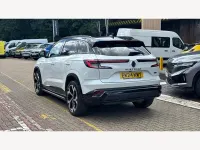 Used Renault Austral Iconic Esprit Alpine 200 HP (147 kW) 2024 White/black  SUV