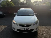 Used Vauxhall Astra Excite 2012 White Hatchback
