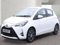 Used Toyota Yaris 100 HP (73 kW) 2018 White Hatchback