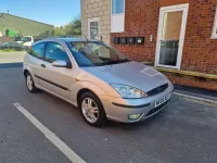 Usado Ford Focus Zetec 2005 Prateado Citadino