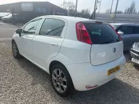 Usado Fiat Punto Easy Plus 69 HP (50 kW) 2018 Branco Citadino