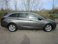 Usado Vauxhall Astra Design Edition 136 CV (100 kW) 2017 Gris Familiar