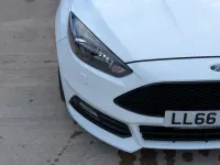 Gebraucht Ford Focus ST 250 PS (183 kW) 2016 Weiß Kleinwagen