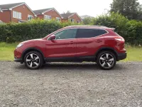 Used Nissan Qashqai N-Connecta 110 HP (80 kW) 2017 Red SUV