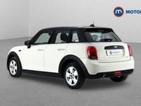 Begagnad Mini Cooper Classic 136 HK (100 kW) 2019 Vit Halvkombi