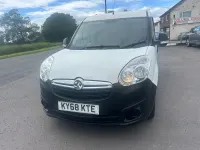 Used Vauxhall Combo 105 HP (77 kW) 2018 White MPV