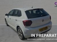 Used VW Polo SE 65 HP (47 kW) 2018 Pure white Hatchback